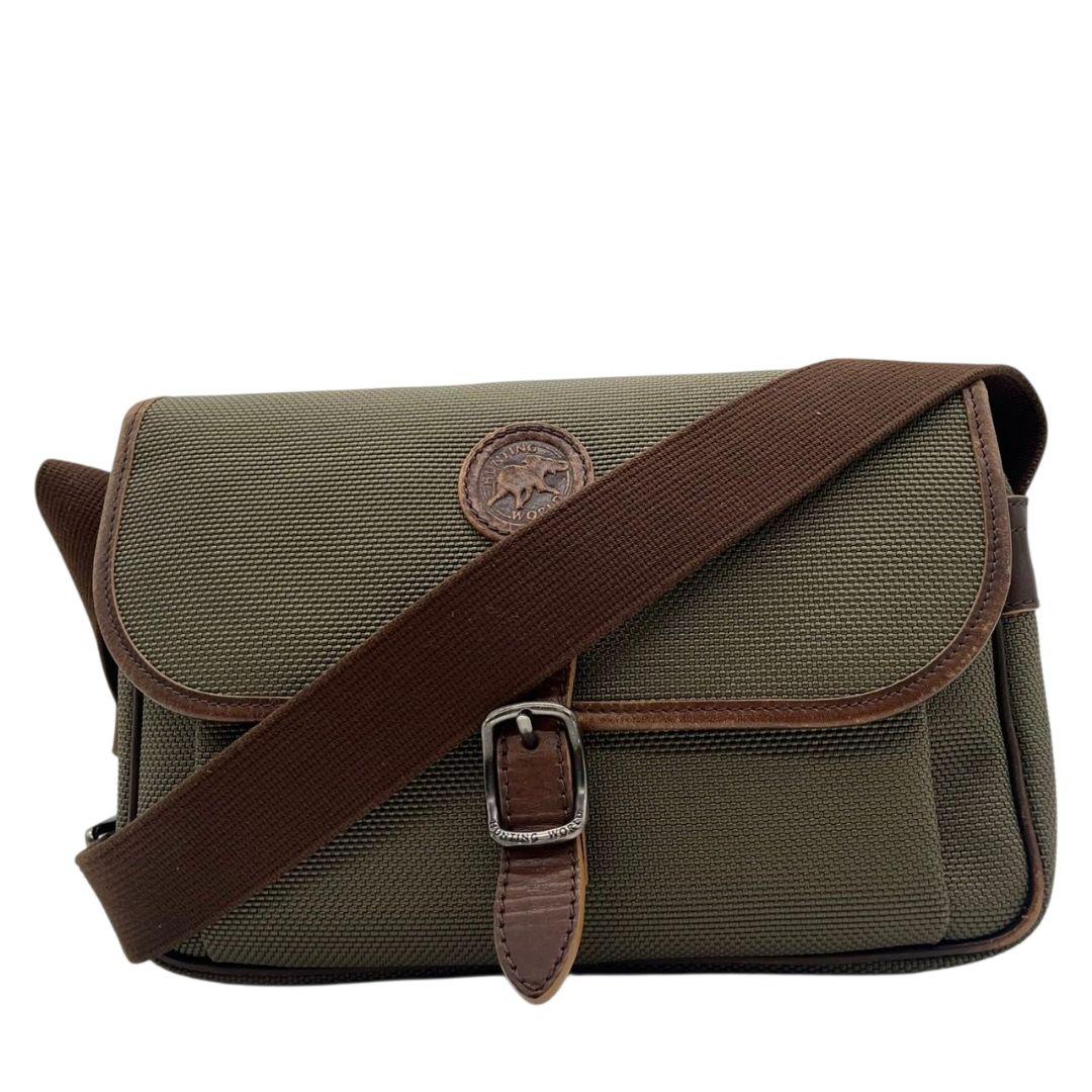 ハンティングワールド　ショルダーバッグ　緑　サファリ　斜め掛け可　s67