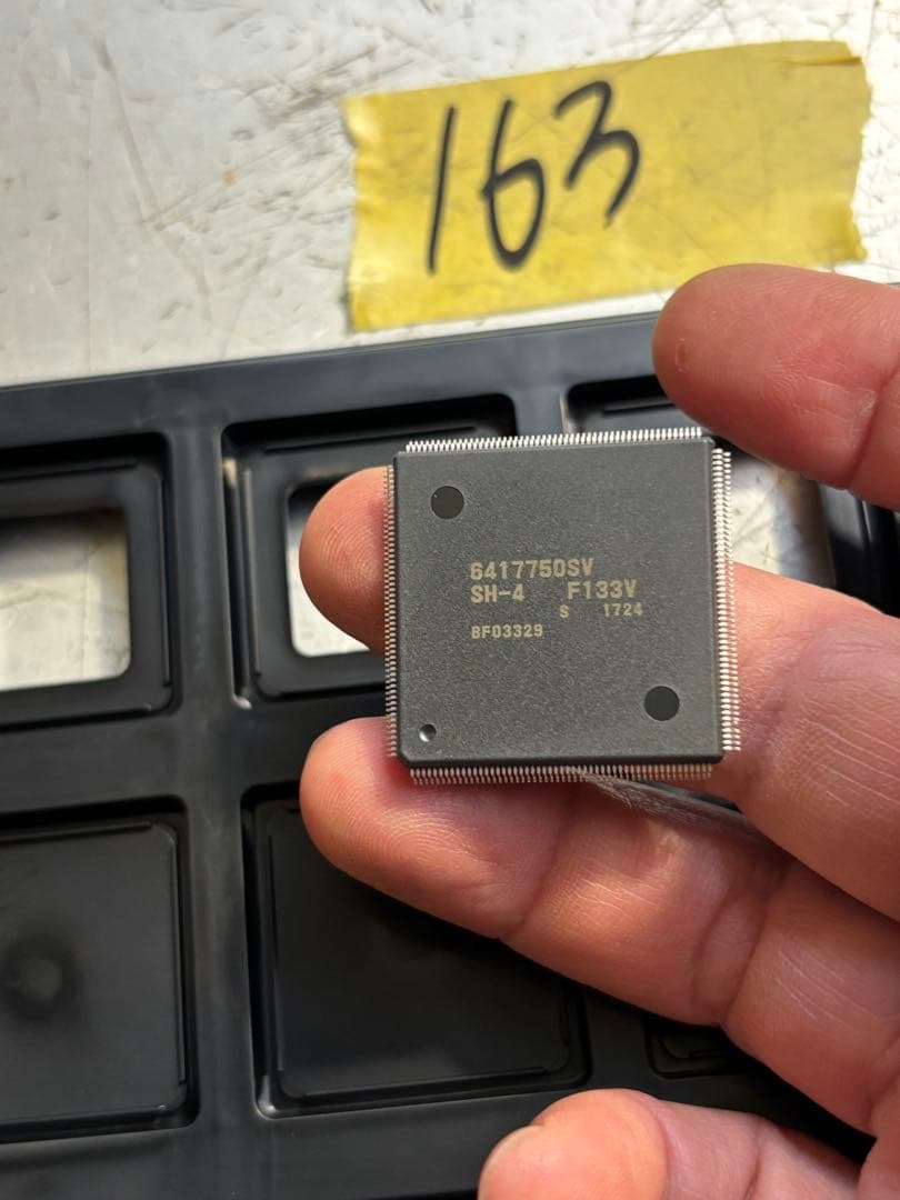 (29個)ルネサス　HD6417750SVF133V。新品同様。未使用.