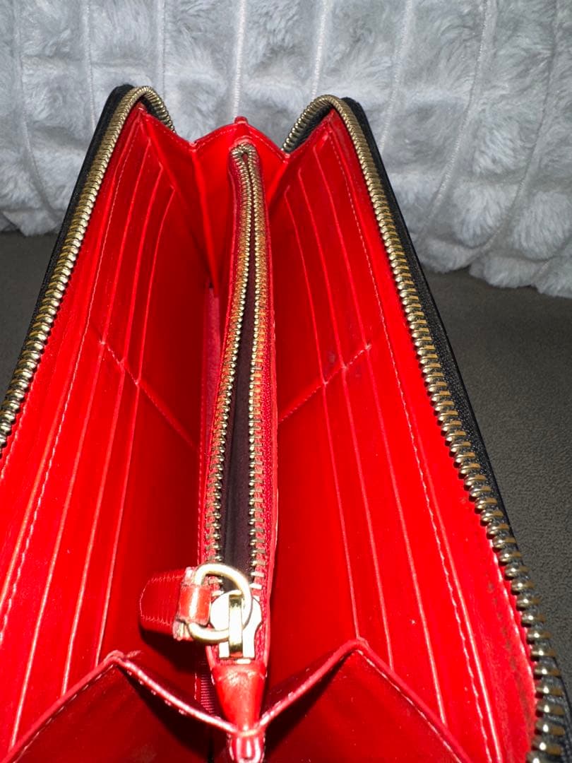 スタッズ装飾 ゴールド 長財布