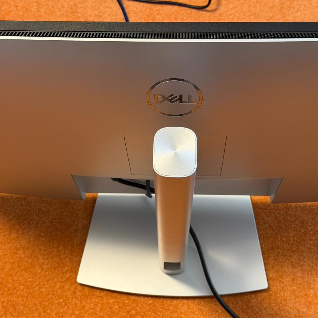 DELL U3223QE 31.5インチ4K モニター