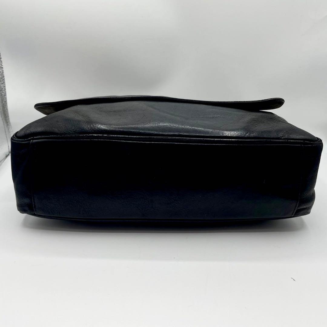 ココマイスター　マットーネ　ショルダーバッグ　レザー　メッセンジャー　黒