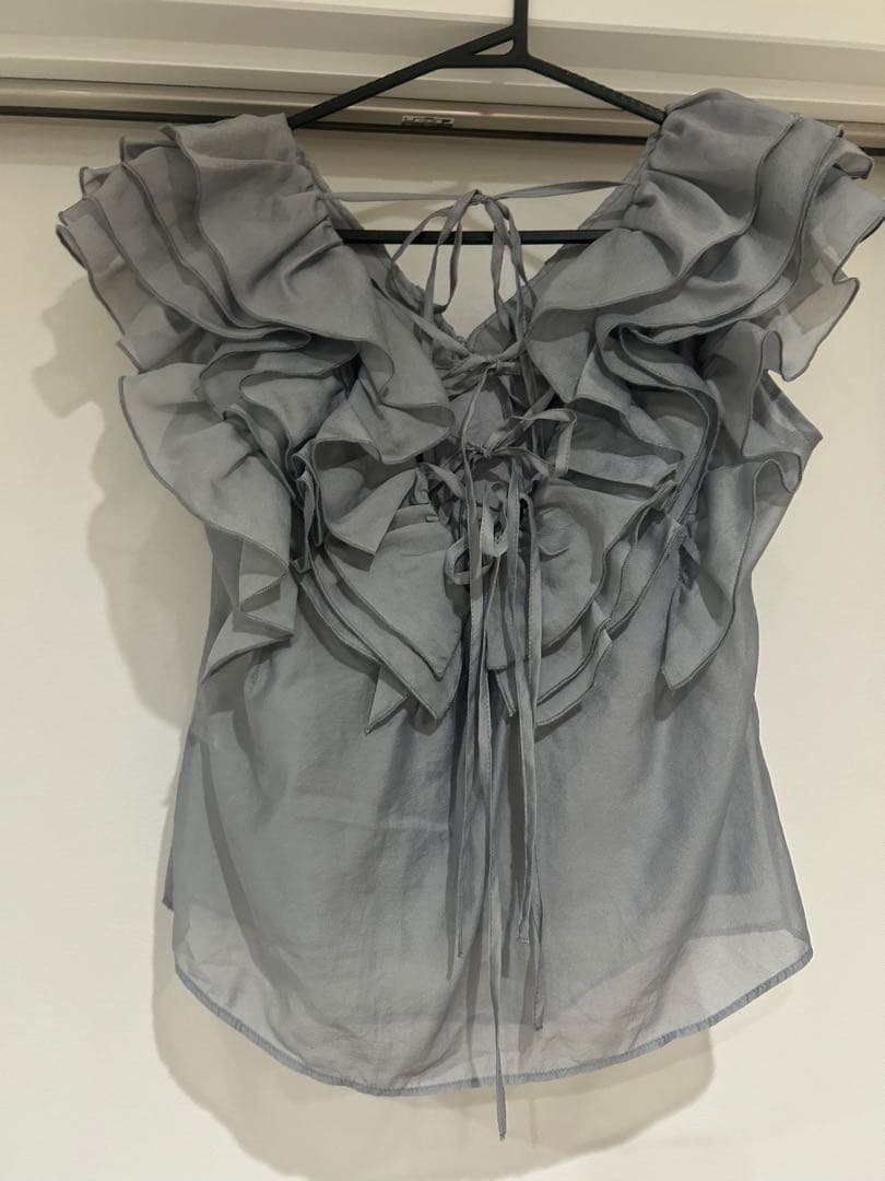 snidel スナイデル　バックデザインフリルブラウス　ノースリーブブラウス