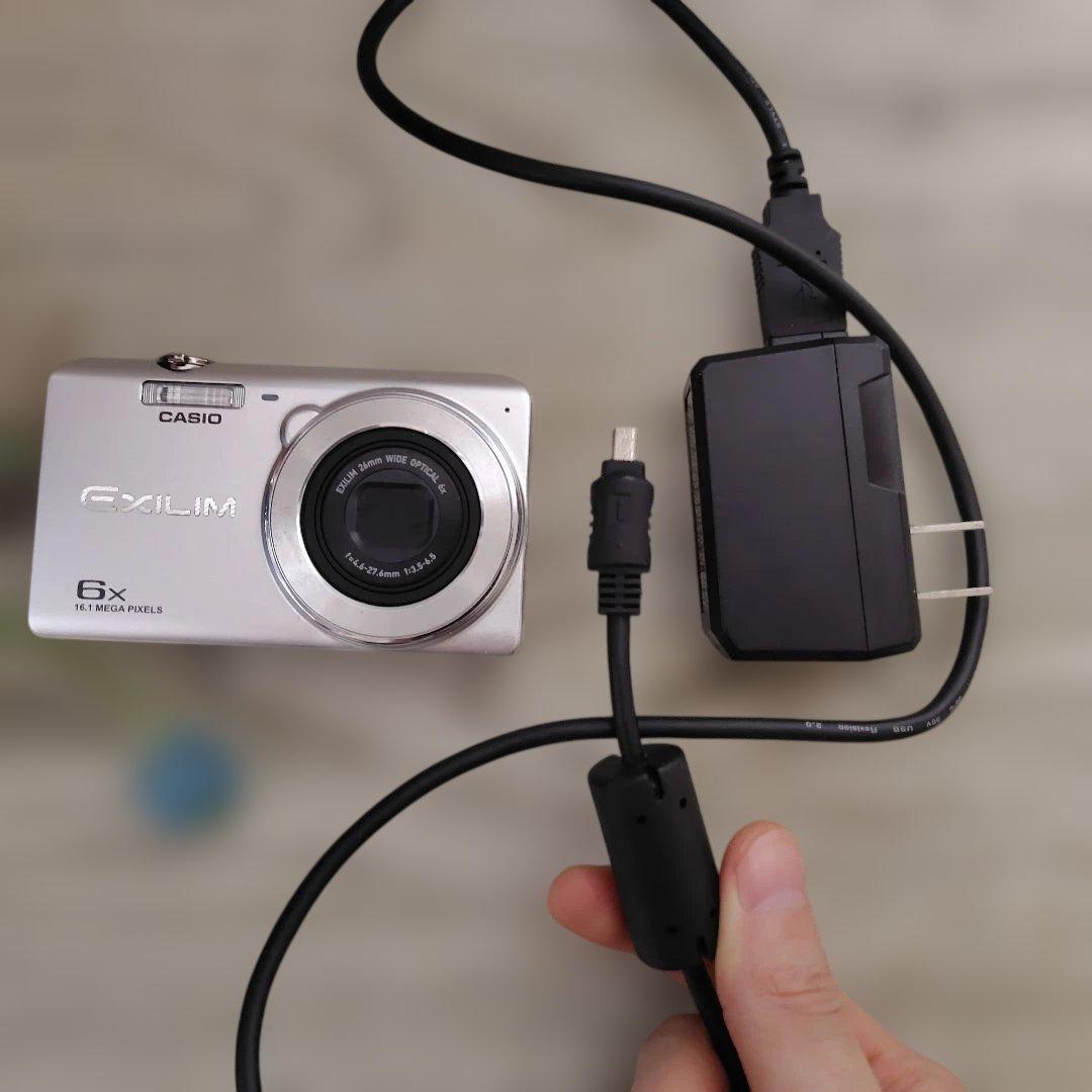 CASIO EX-Z900 カメラ & 8GB SDカード【動作確認済み】