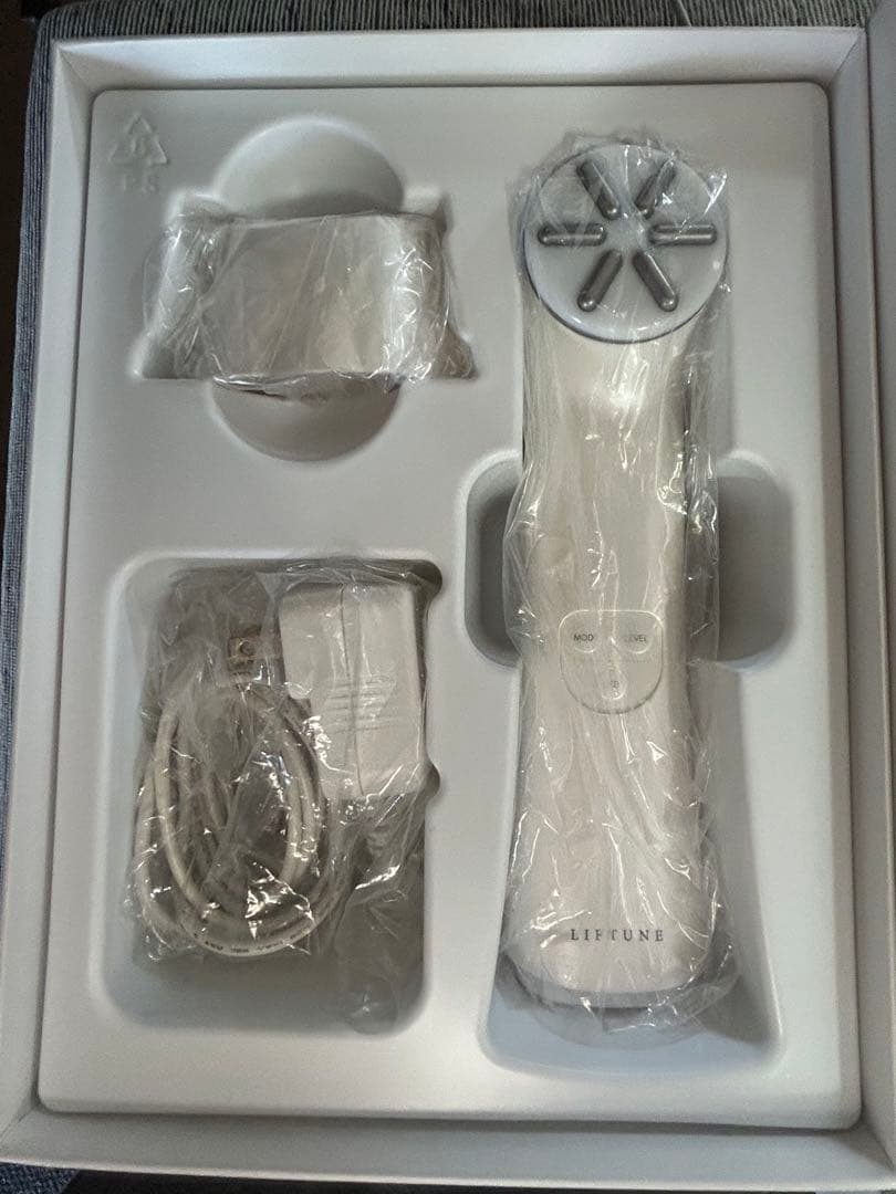 LIFTUNE リフチューン　美顔器 伊藤短波