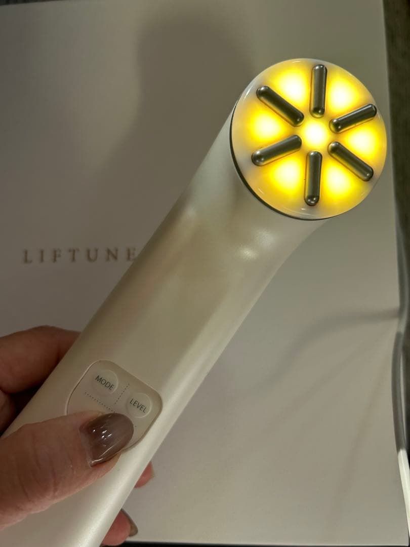 LIFTUNE リフチューン　美顔器 伊藤短波