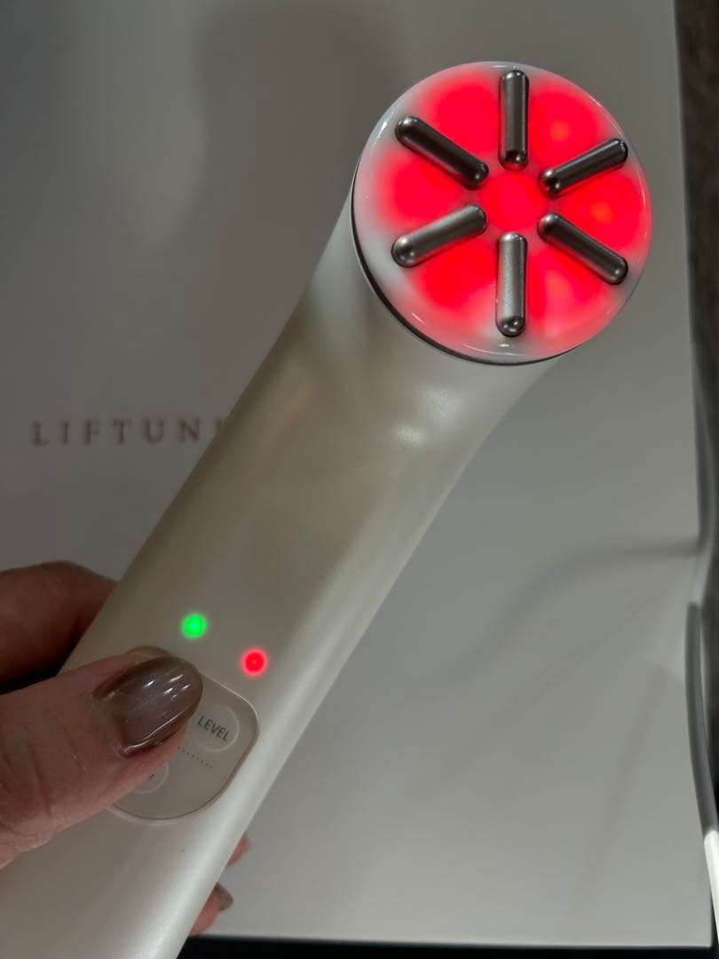 LIFTUNE リフチューン　美顔器 伊藤短波