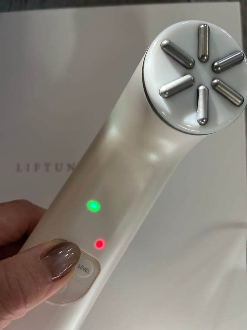 LIFTUNE リフチューン　美顔器 伊藤短波