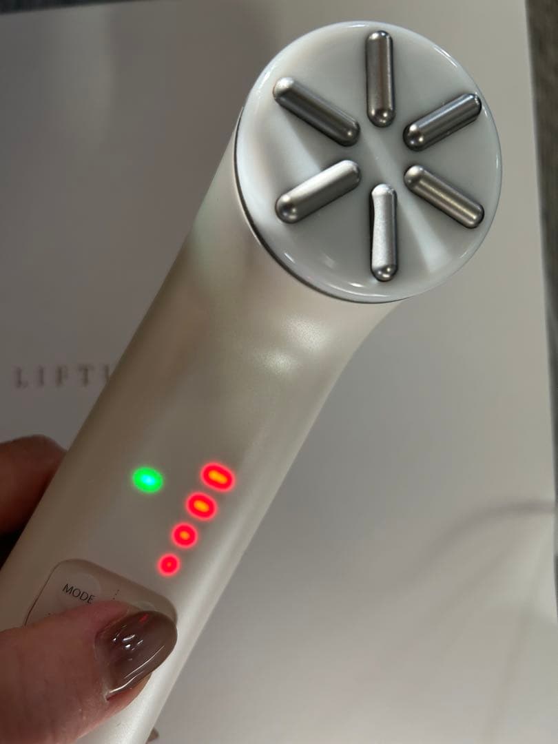 LIFTUNE リフチューン　美顔器 伊藤短波