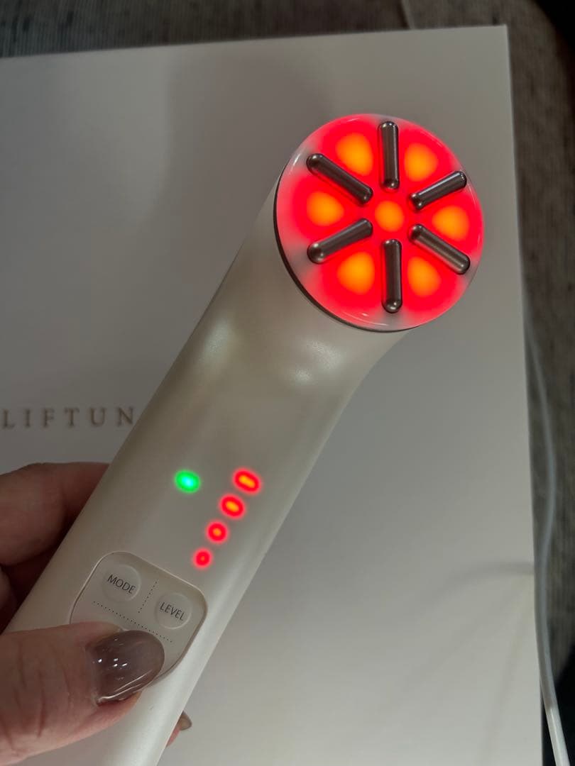 LIFTUNE リフチューン　美顔器 伊藤短波