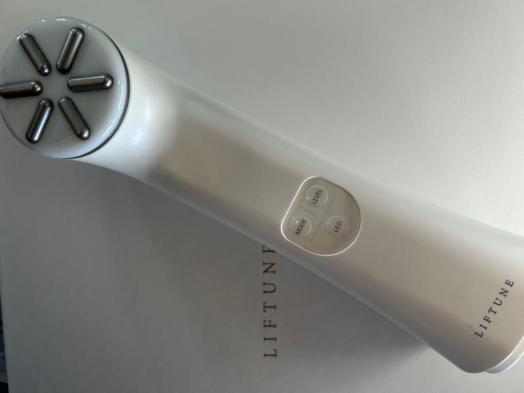 LIFTUNE リフチューン　美顔器 伊藤短波