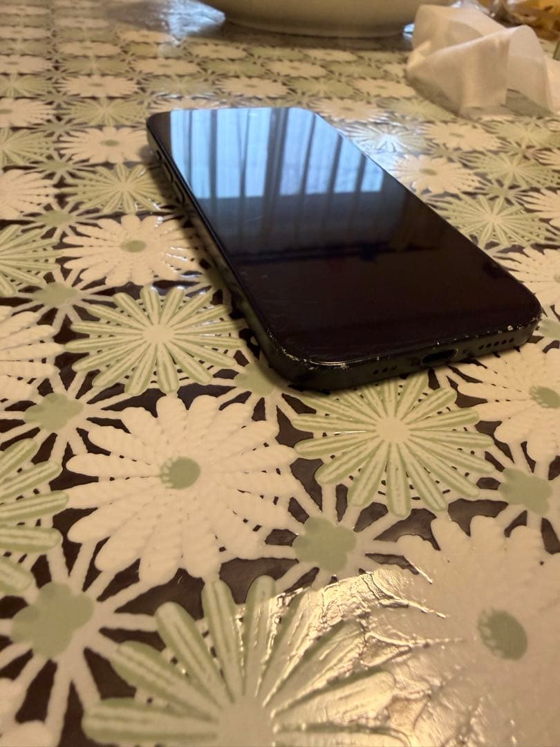 Apple iPhone 15 256GB本体 バッテリー84%