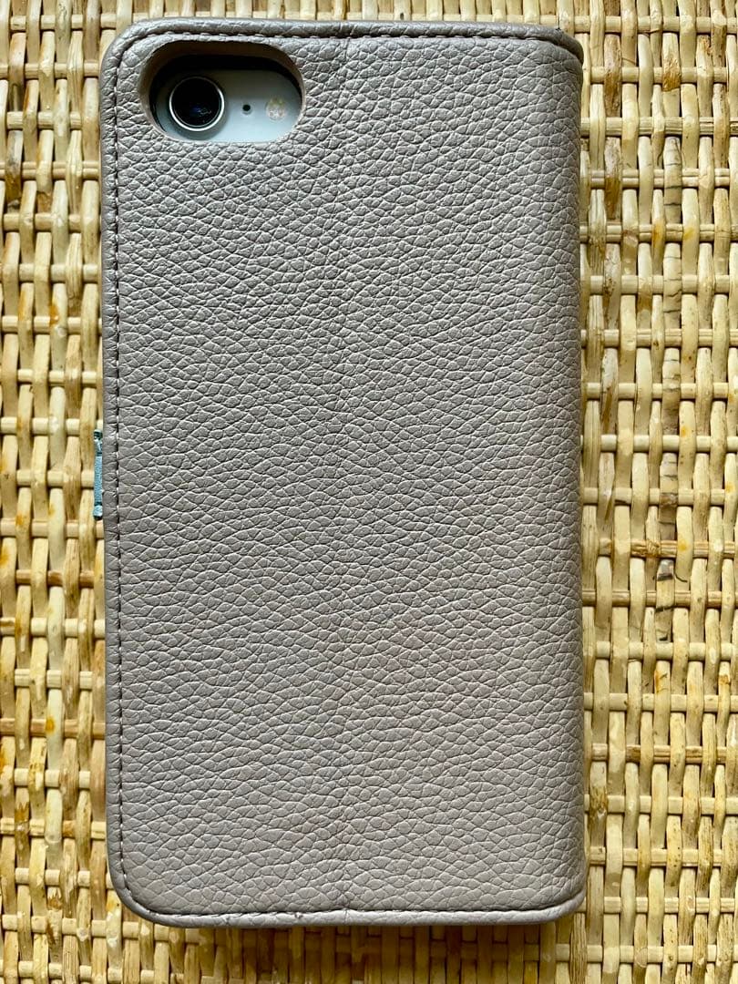 Apple iPhone 8 シルバー　simフリ－