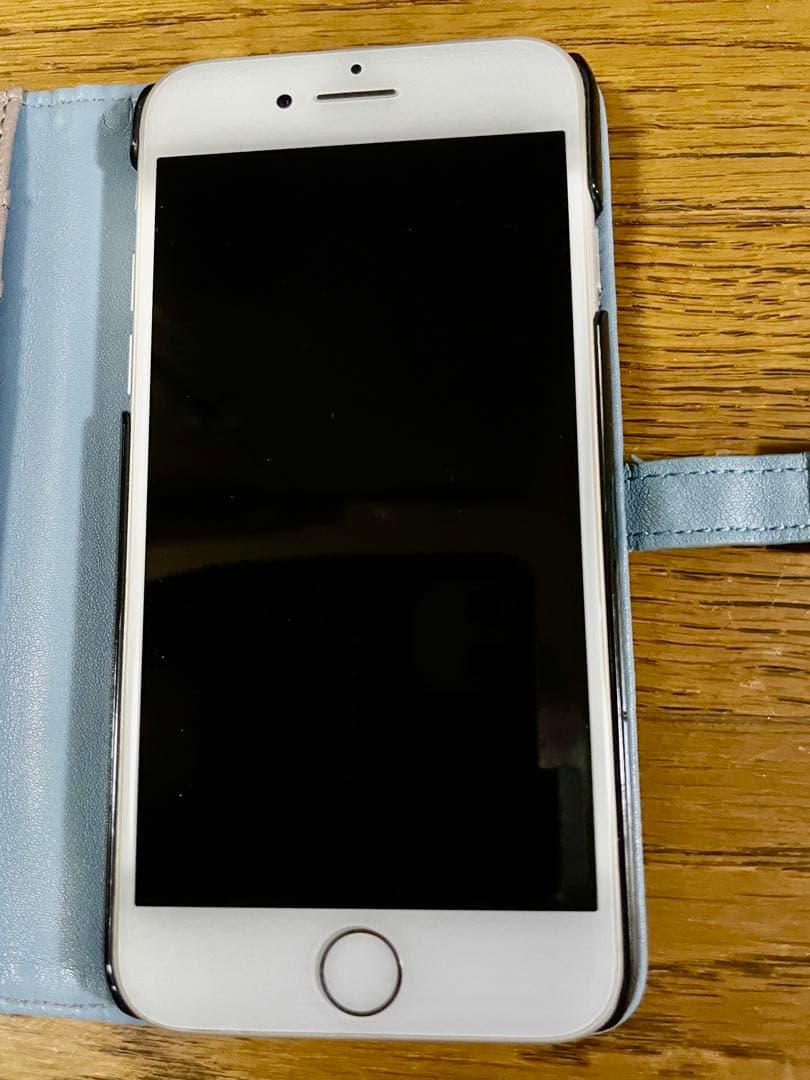 Apple iPhone 8 シルバー　simフリ－