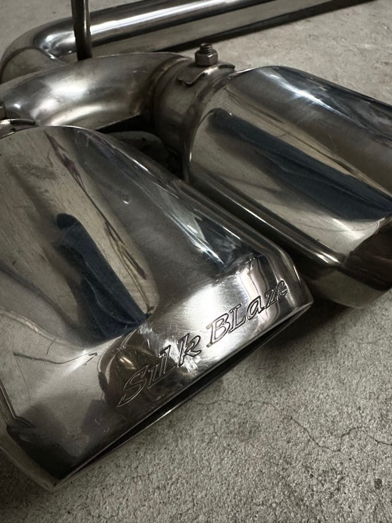30プリウスSilk Blaze マフラー美品✨