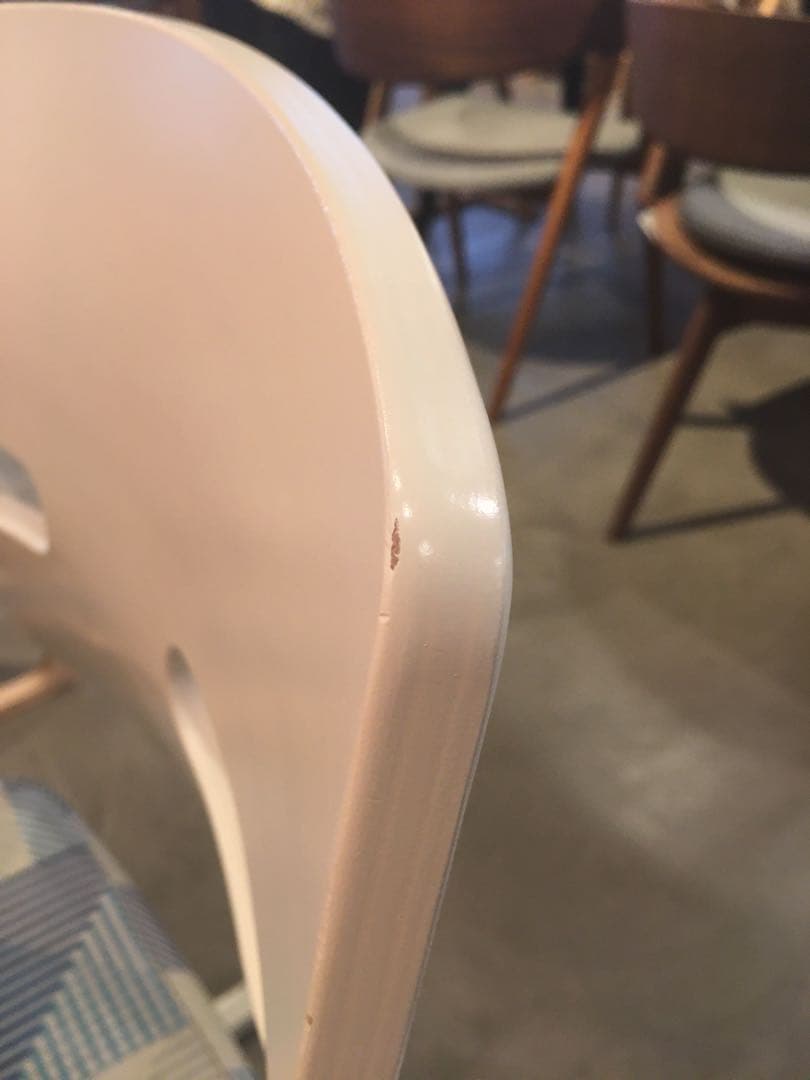 アップライトチェア　展示品「ホワイト+座面TSUMIKI」