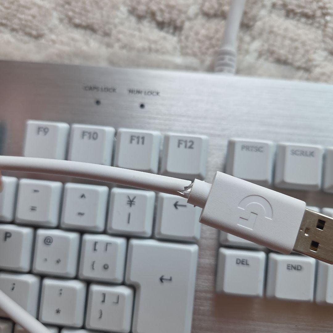 G813 Logicool キーボード　茶軸　ホワイト