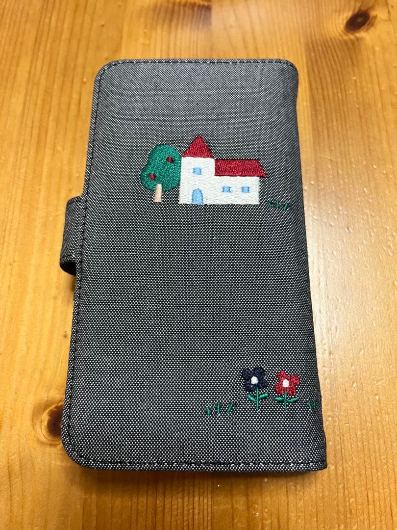 ●familiar 女の子とクマ刺繍 iPhoneケース13