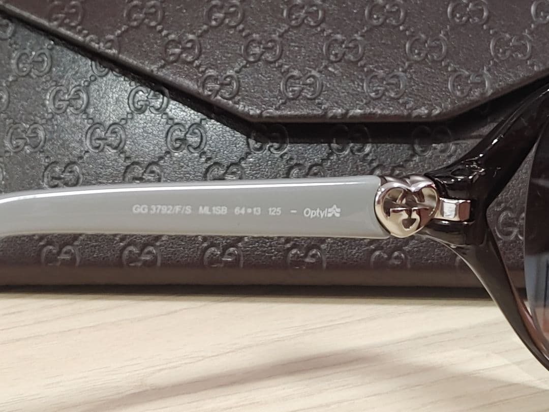 GUCCI／ケース付き