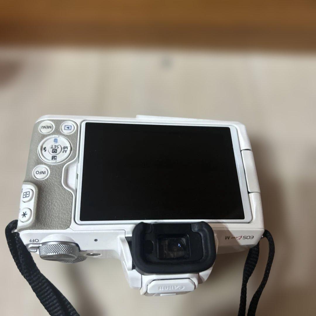 キヤノン EOS Kiss M ボディ　美品　動作良好