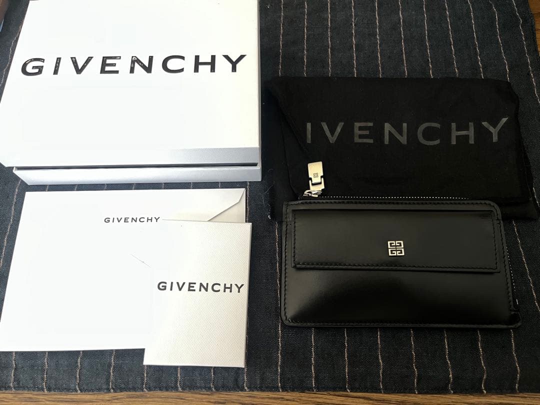 【美品】GIVENCHY ブラック カードホルダー　キーチェーン　財布
