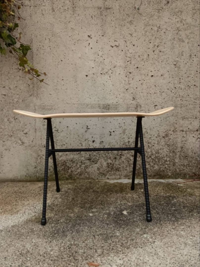 Supreme スケートボードデザインベンチ　ブラックアイアン