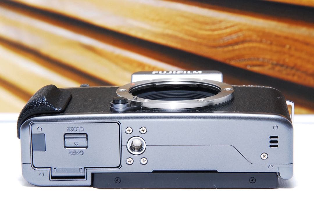 【動作確認済】FUJIFILM X-T100 ミラーレスカメラ　Wi-Fi