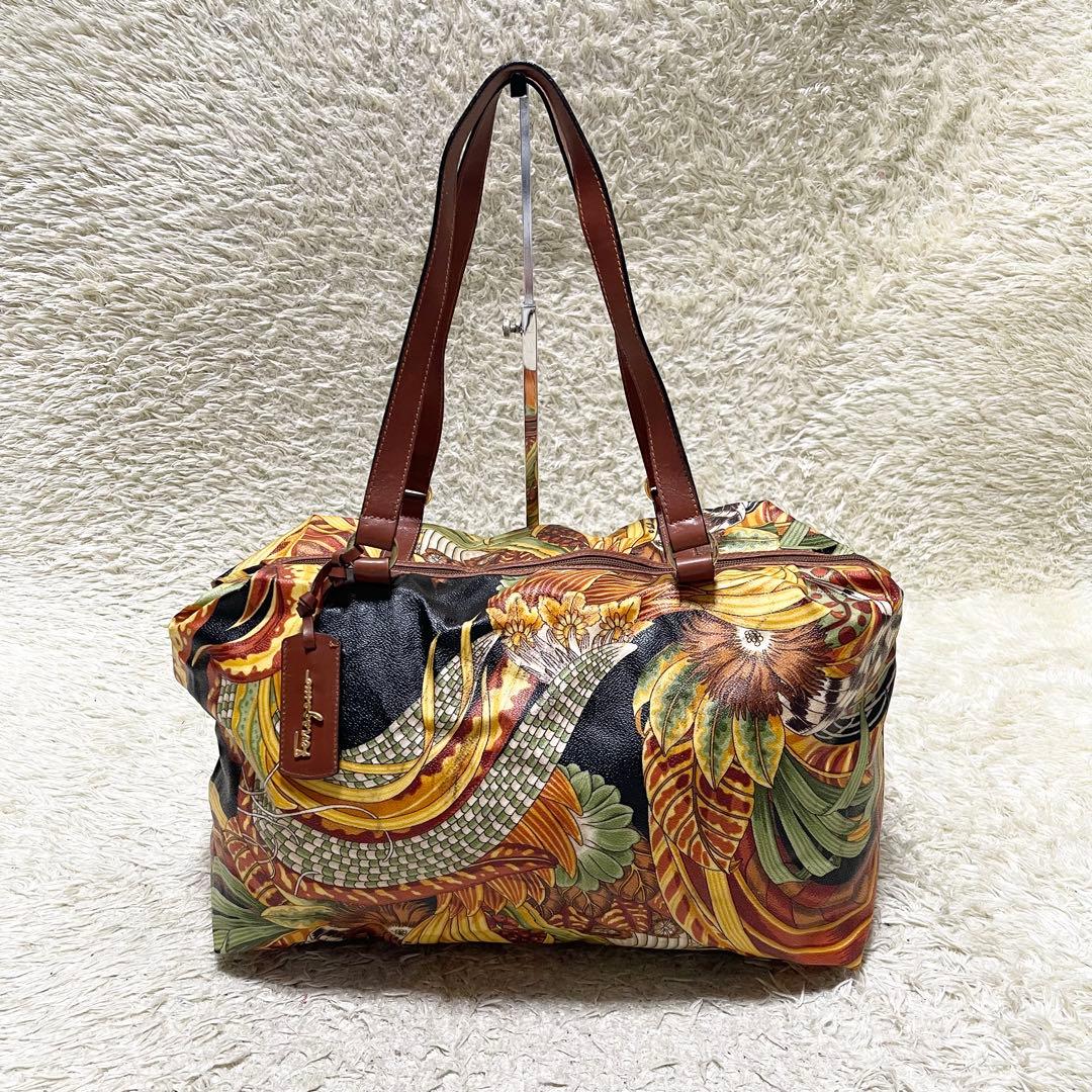 【美品】フェラガモ　ボストンバッグ　肩掛け可　ボタニカル　総柄　ゴールド金具