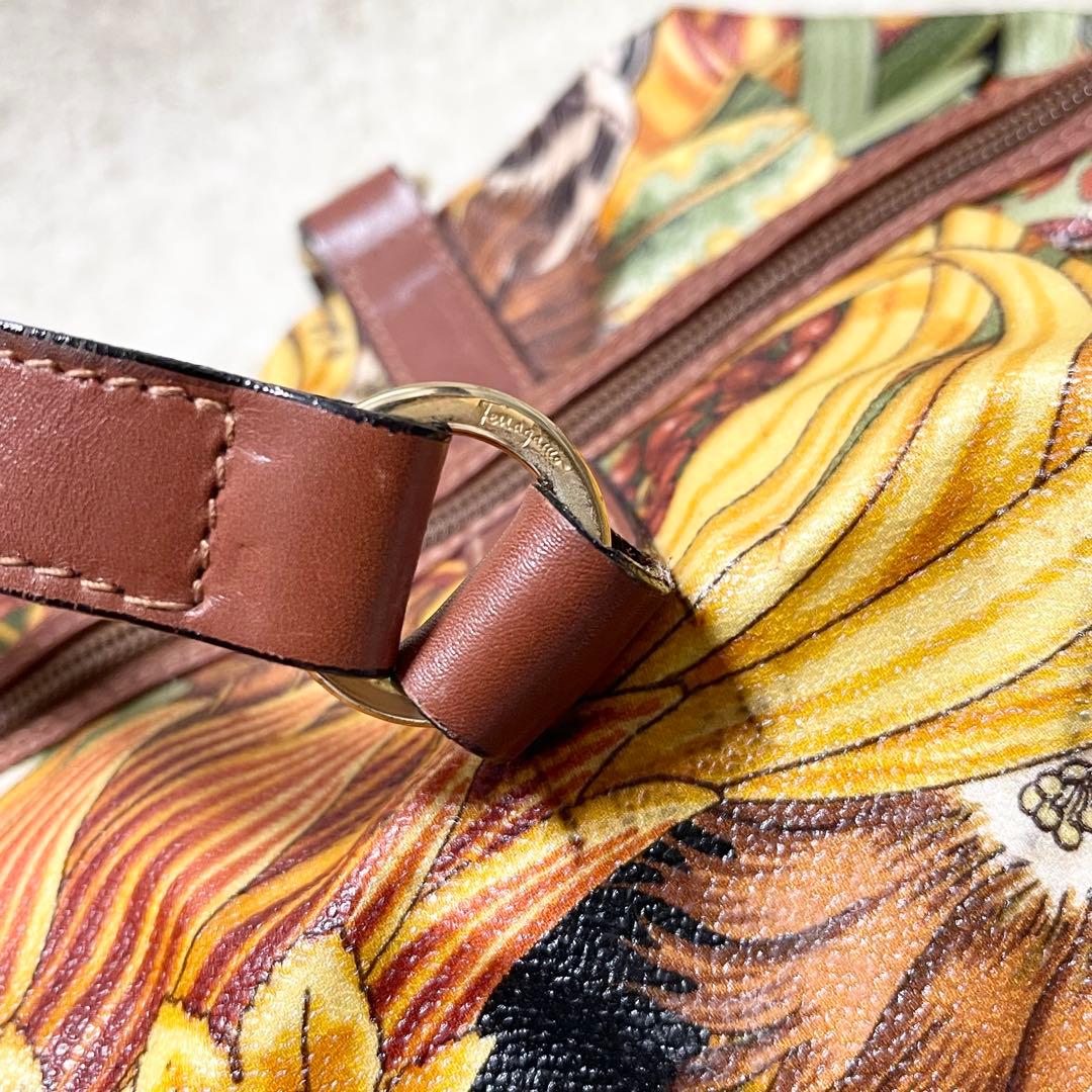 【美品】フェラガモ　ボストンバッグ　肩掛け可　ボタニカル　総柄　ゴールド金具