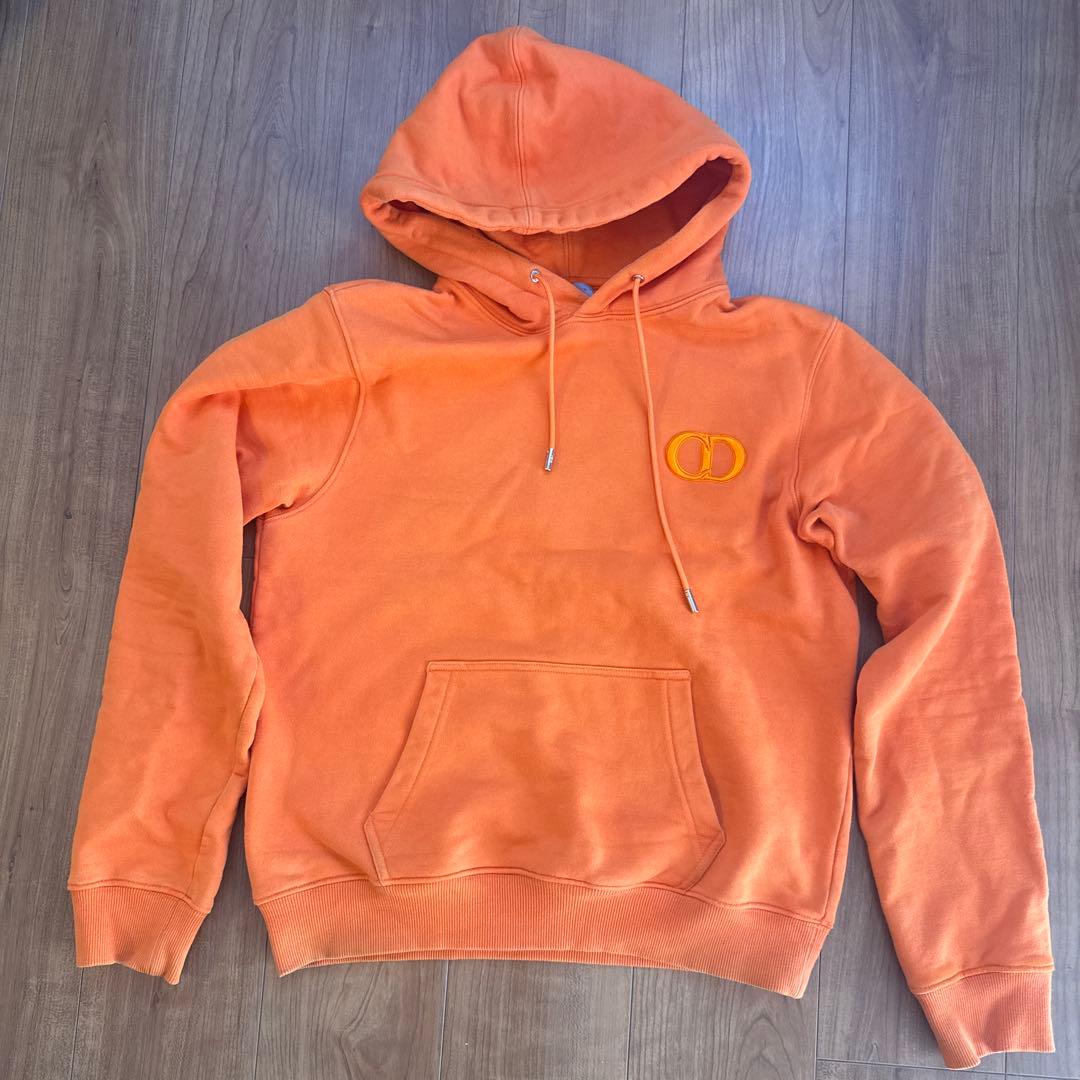 CDロゴ刺繍オレンジパーカー