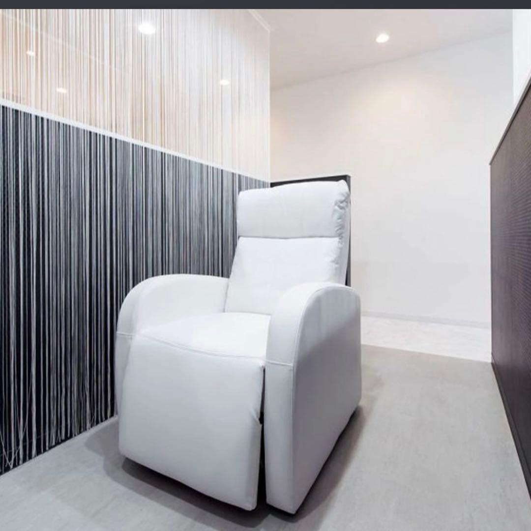 リクライニングチェアー　ベッド　エステ　マツエク　サロン