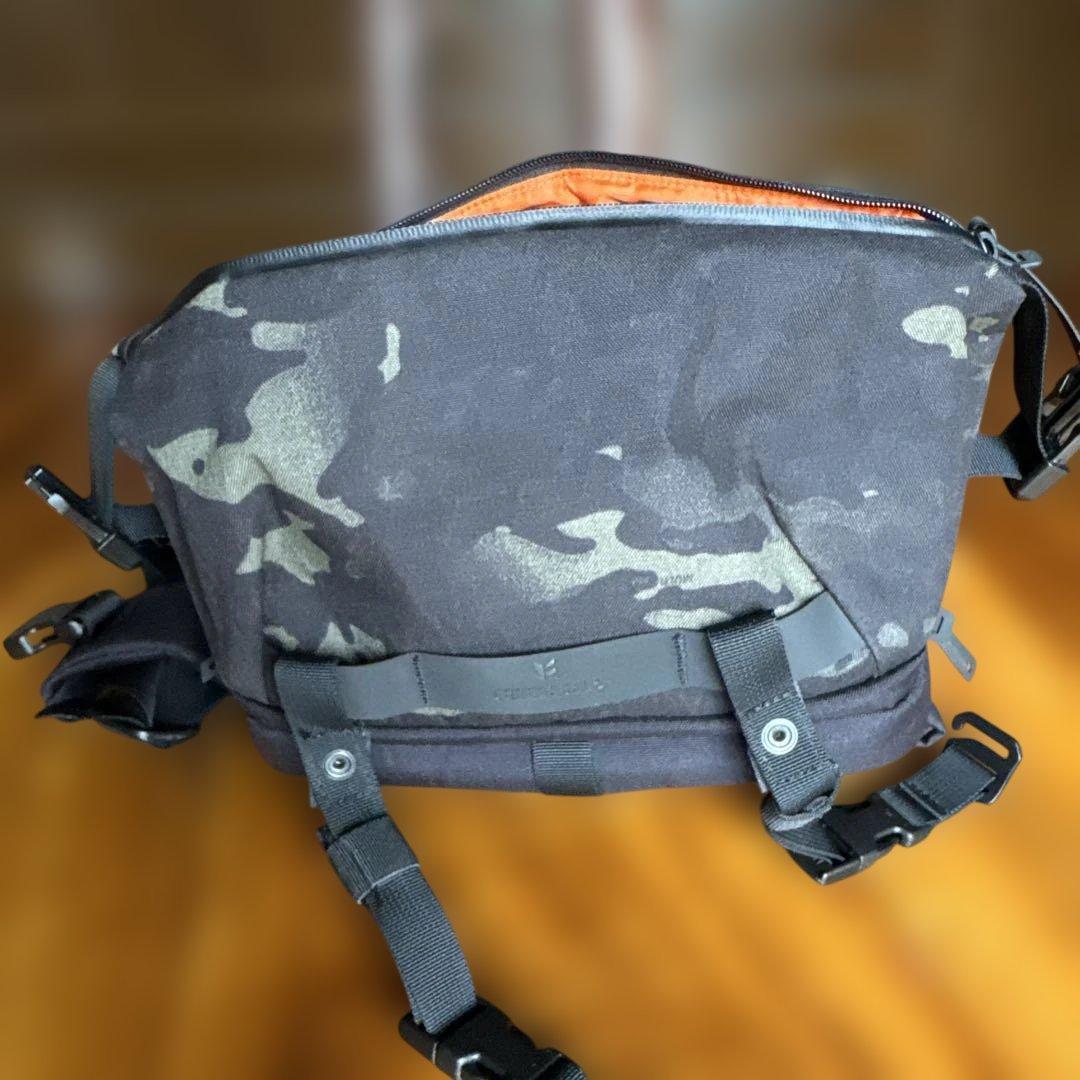 Code of bell カモフラージュ ボディバッグ