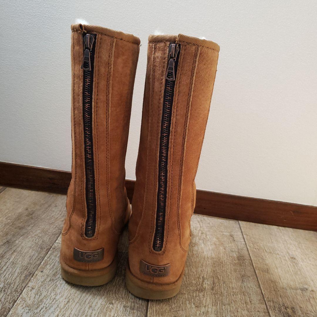 UGG ブラウンファスナー付きムートンブーツ