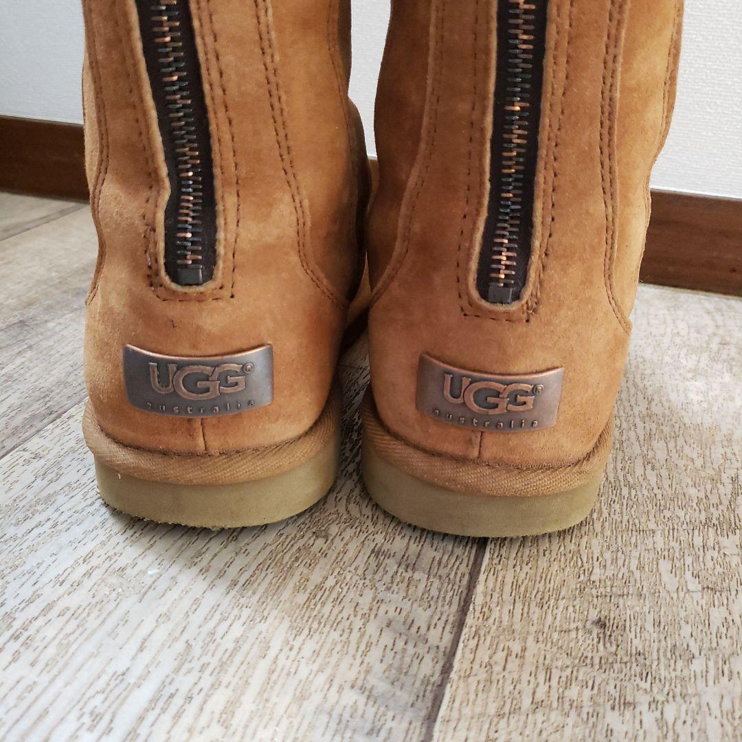 UGG ブラウンファスナー付きムートンブーツ