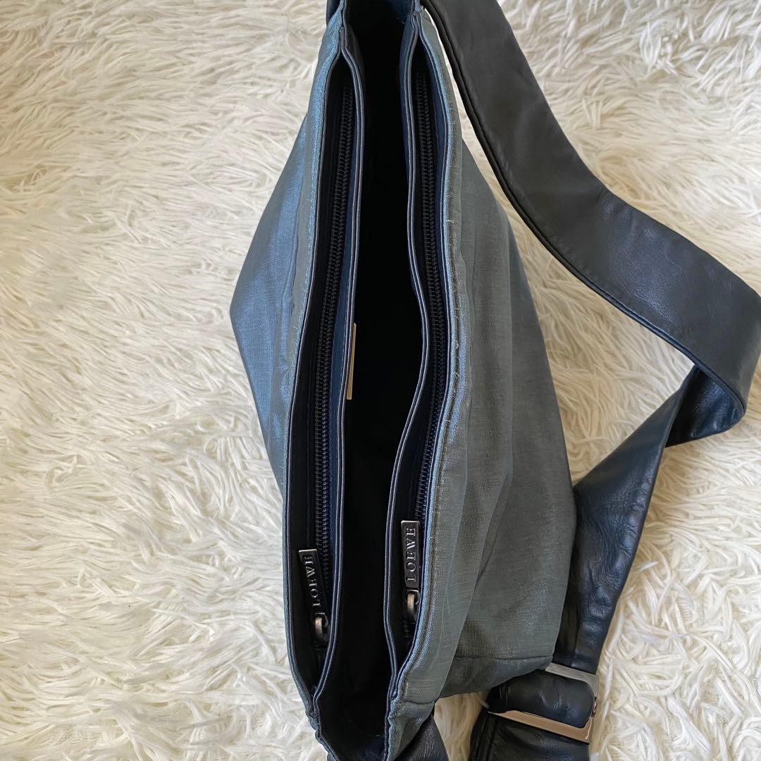 ロエベ ショルダーバック レザー
