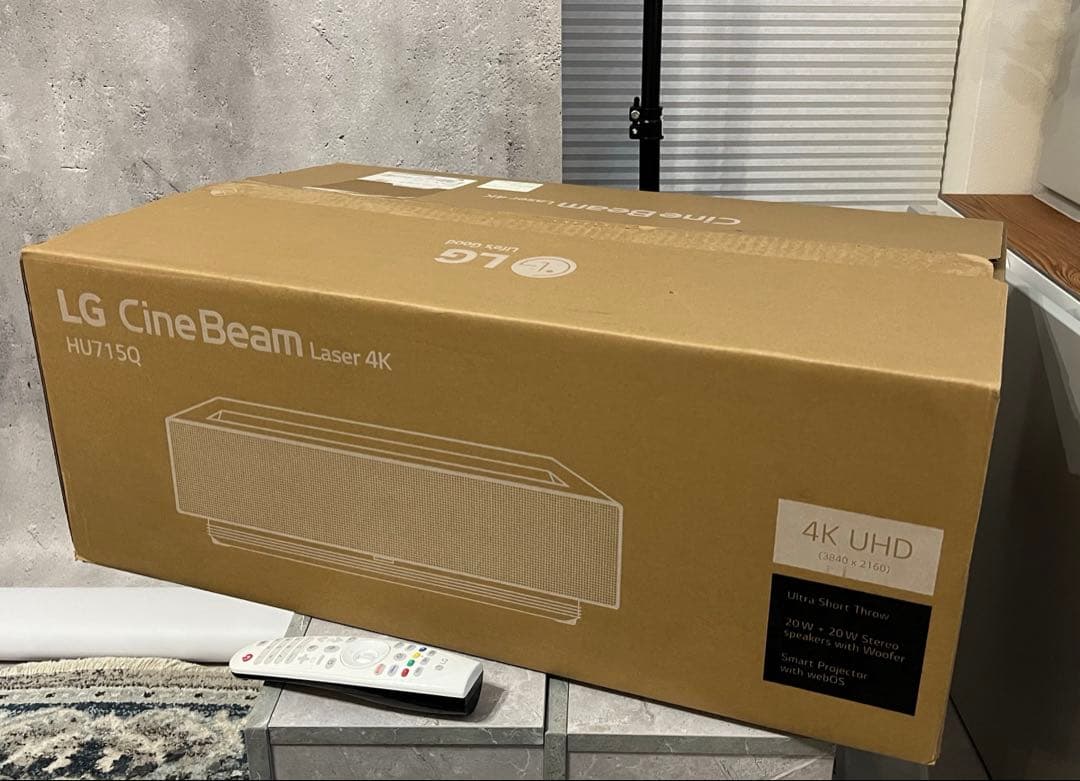 h*i様 LG 超短焦点 4K レーザー プロジェクター HU715QW 外箱付