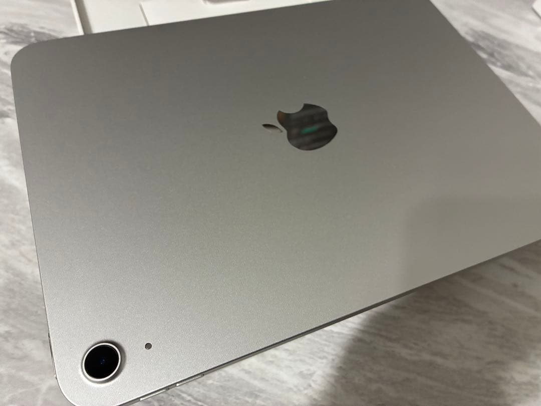 【美品】Apple iPad A16（第11世代）128GB シルバー ★おまけ