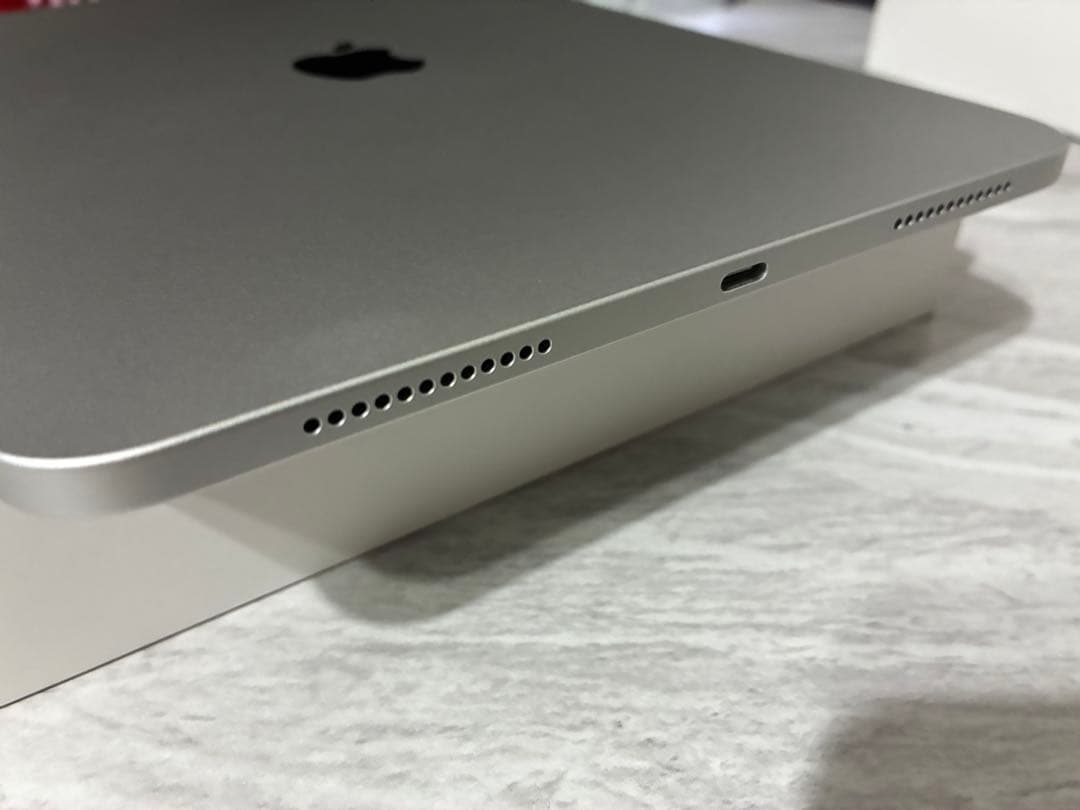 【美品】Apple iPad A16（第11世代）128GB シルバー ★おまけ