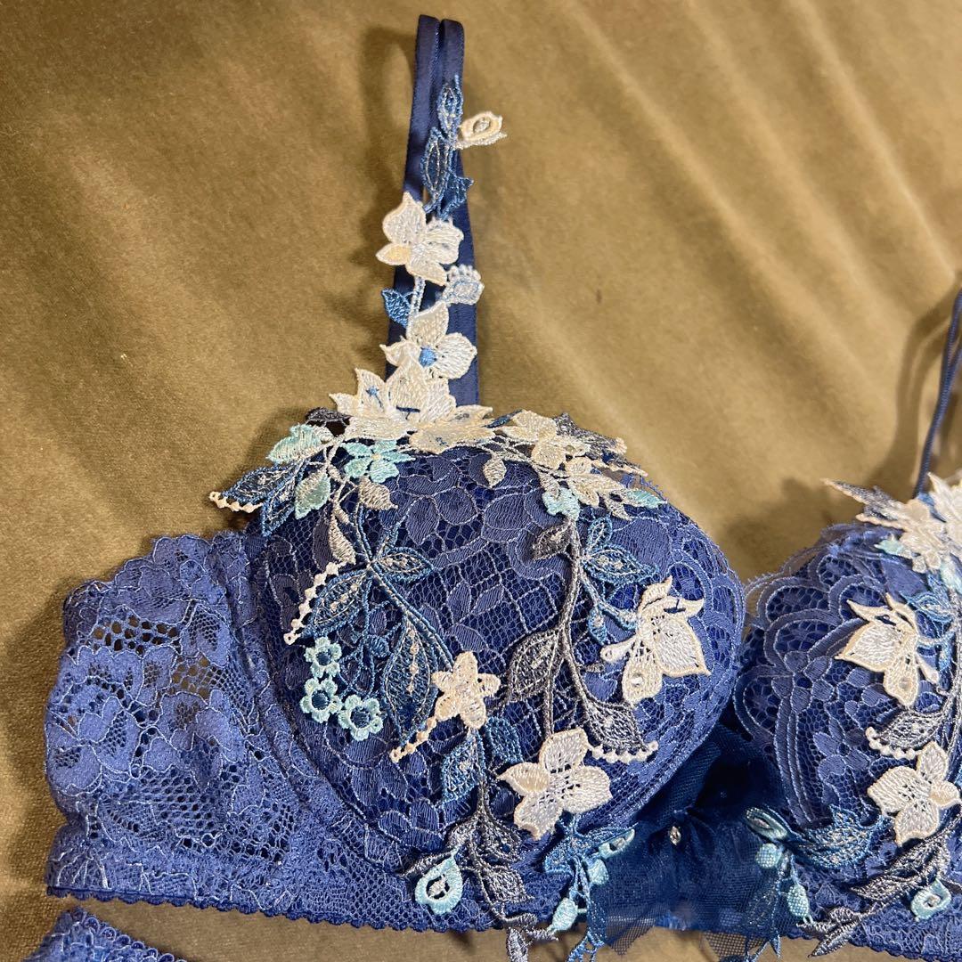 新品未使用品WACOALパルファージュパーソナルフィットプラスブラ&ショーツ