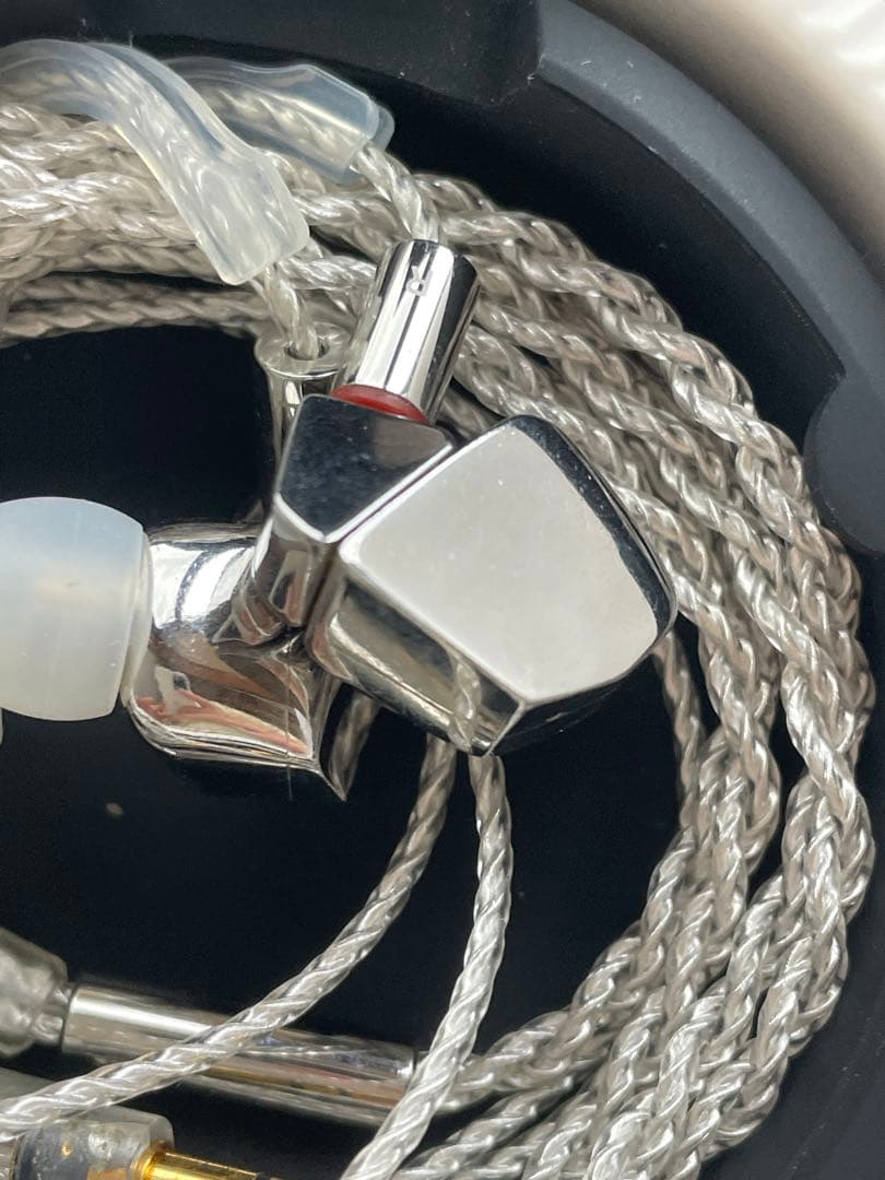 final A8000 フラッグシップイヤホン