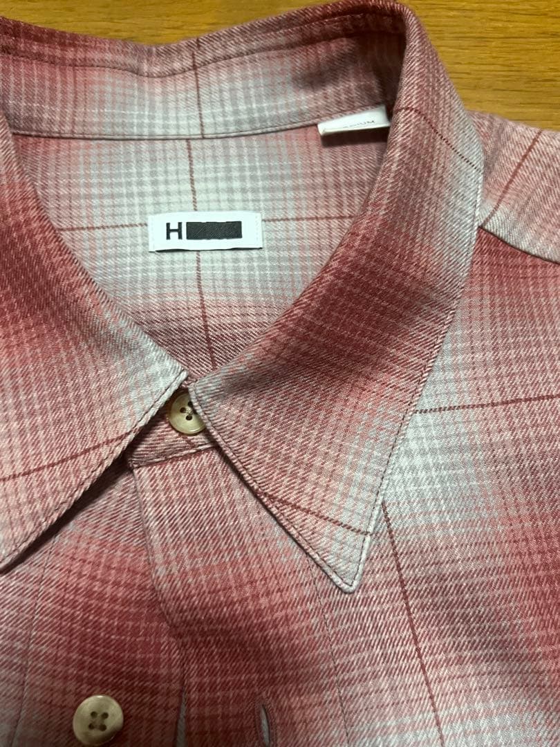 赤とグレーのチェック柄オーバーサイズシャツ