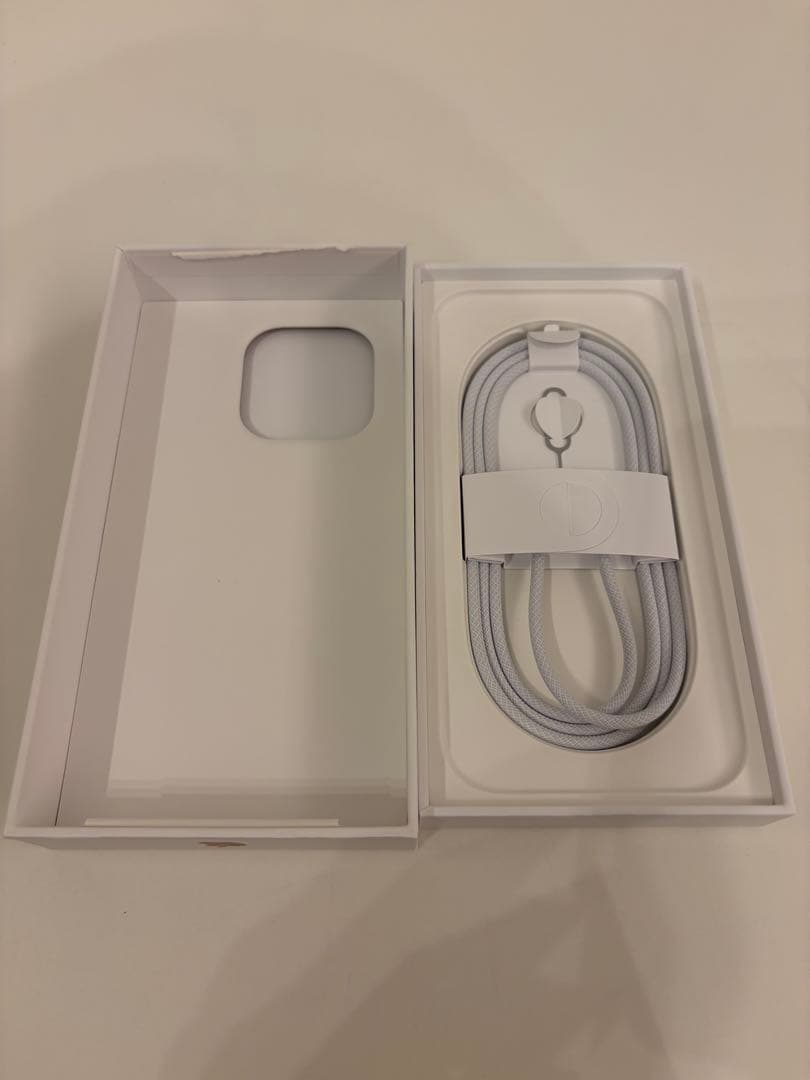 【美品】iPhone16Pro 256GB デザートチタニウム