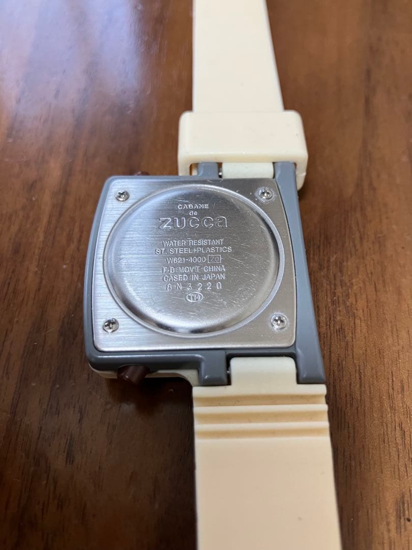 稼働品CABANE de ZUCCa デジタル腕時計 ル・ショコラ　アイボリー