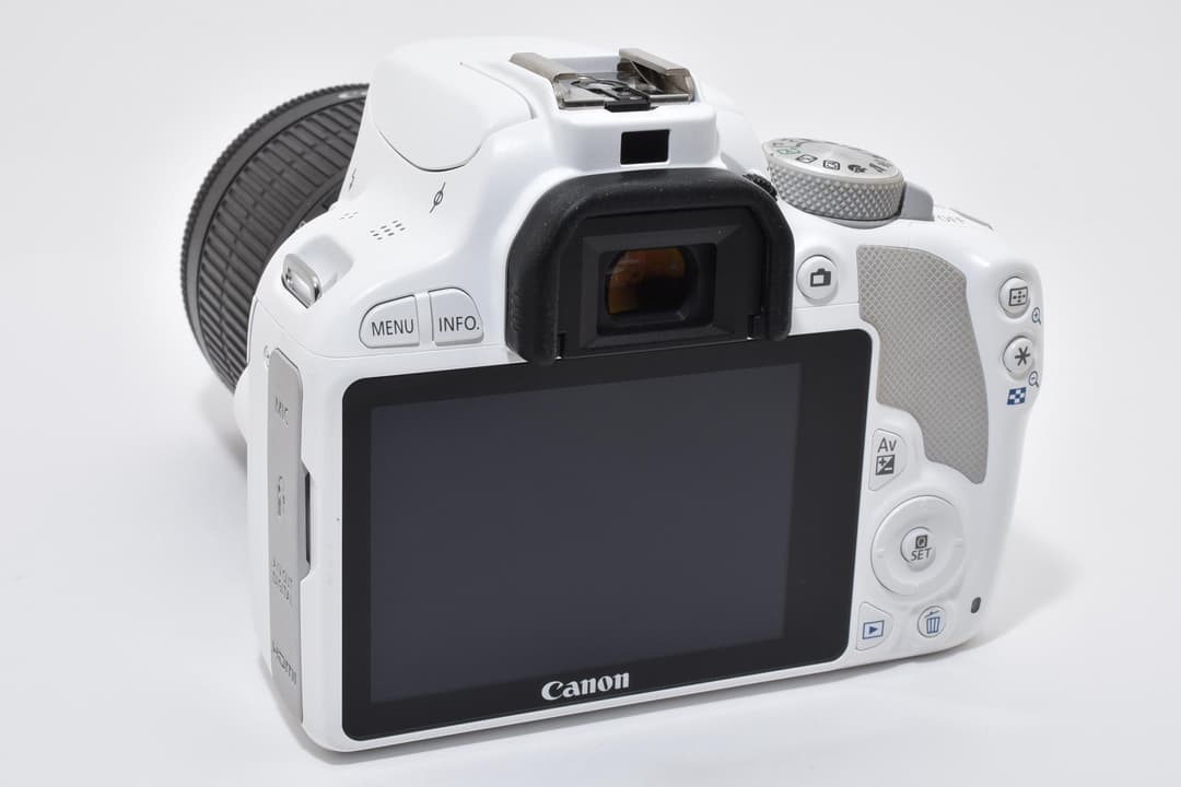 ほぼ未使用 Canon EOS Kiss X7 ホワイト スマホ転送 9423