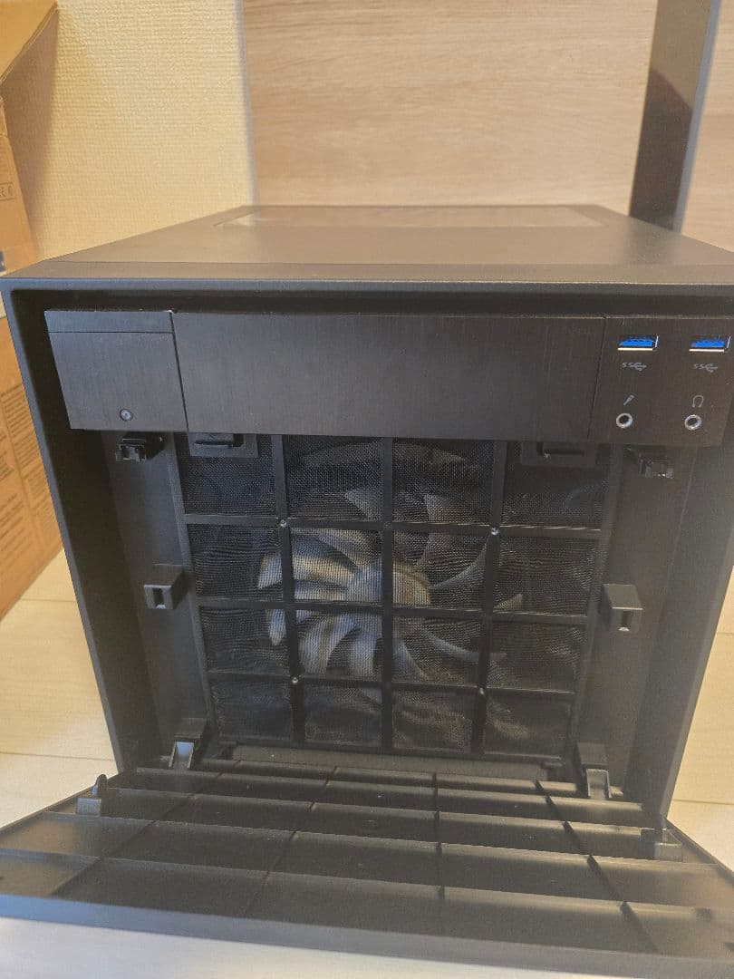 Corsair 250D Mini PCケース CC-9011047-WW