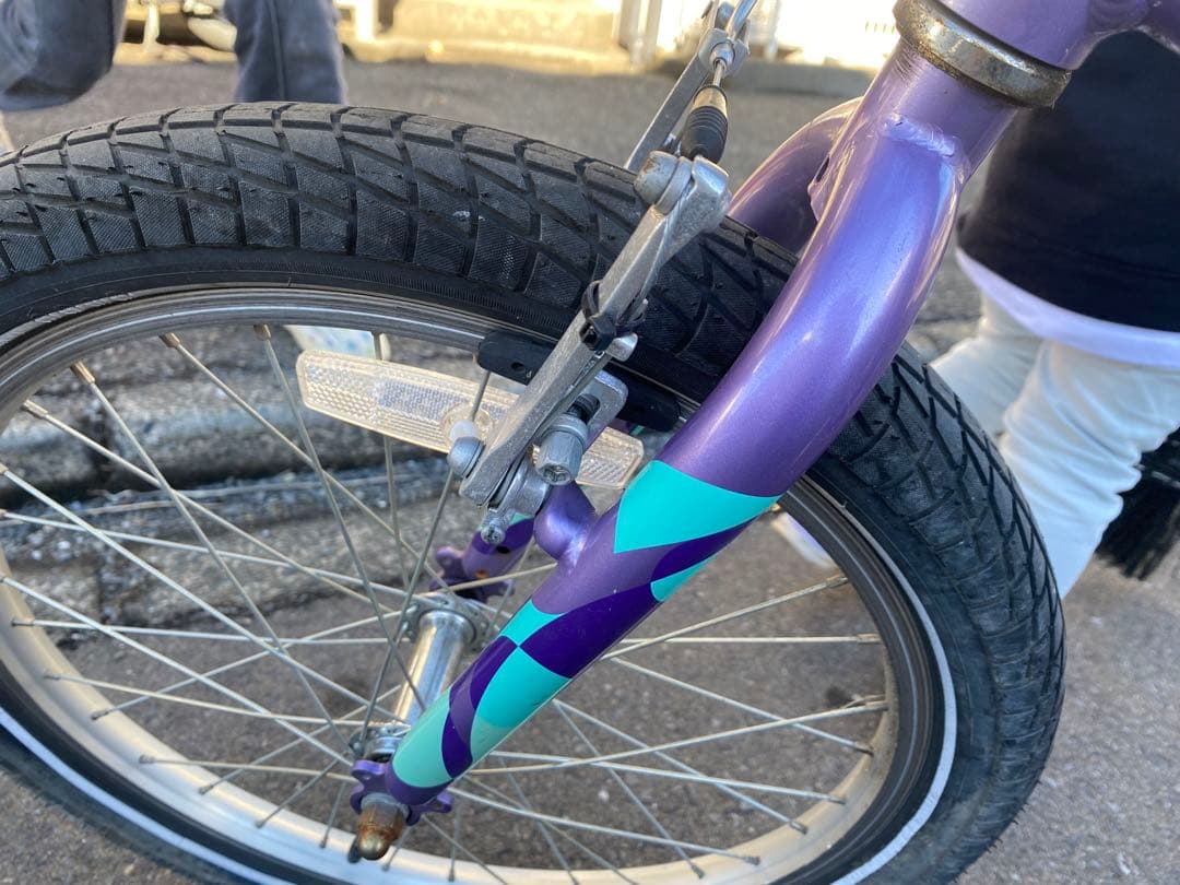 子供用自転車 紫色 前カゴ付き 20インチ