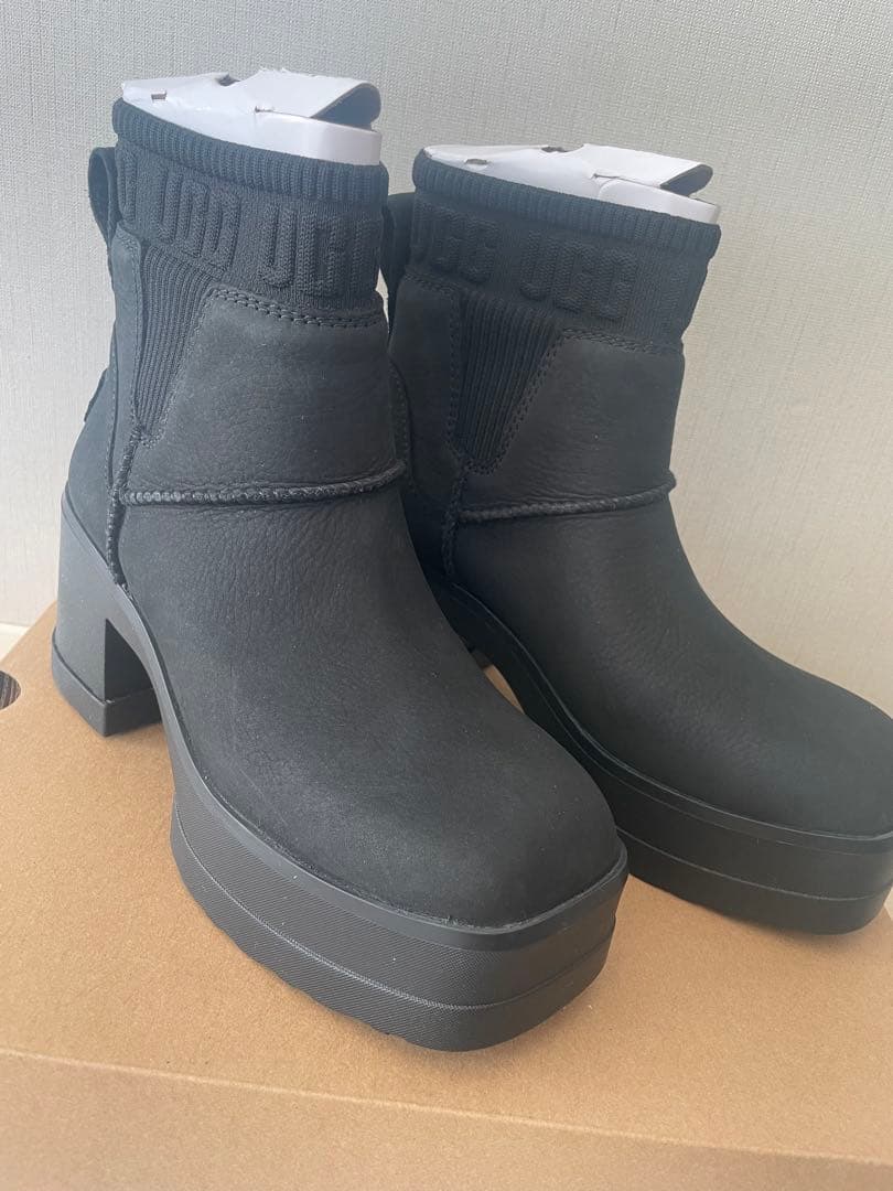 【新品・未使用】UGG モクシーチェルシー ブラック 23.5センチ