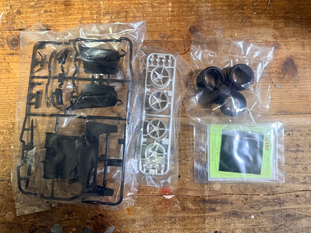 タミヤ会長直筆サイン入り　タミヤ ラフェラーリ イエローバージョン　1/24