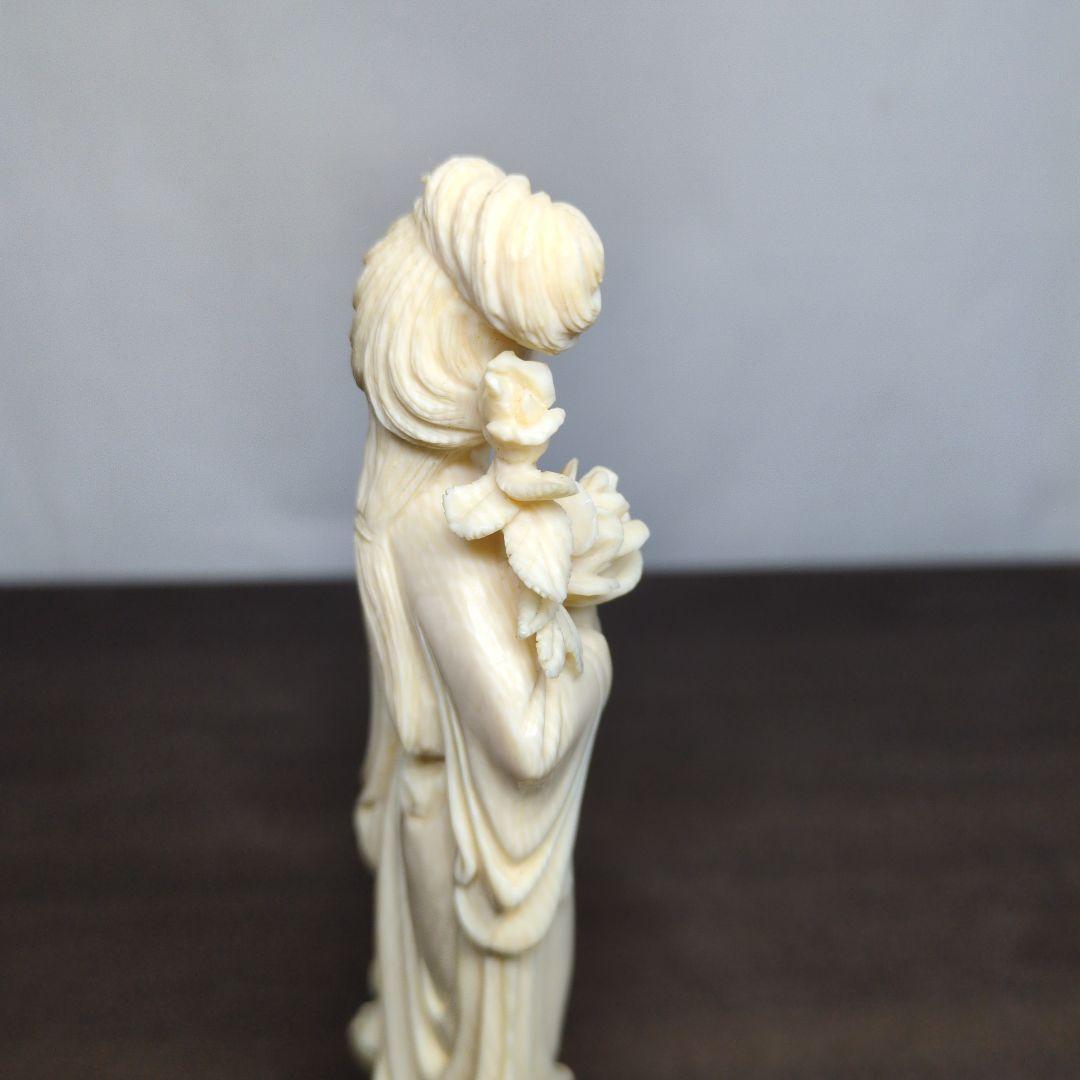 カ*ン様 東洋彫刻 美人像 置物 高さ約18cm