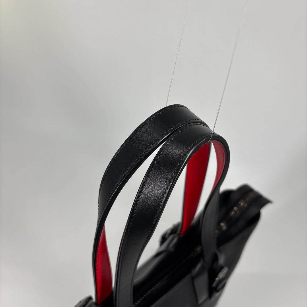 未使用 クリスチャン ルブタン カバイカー トートバッグ メンズ ブラック 黒