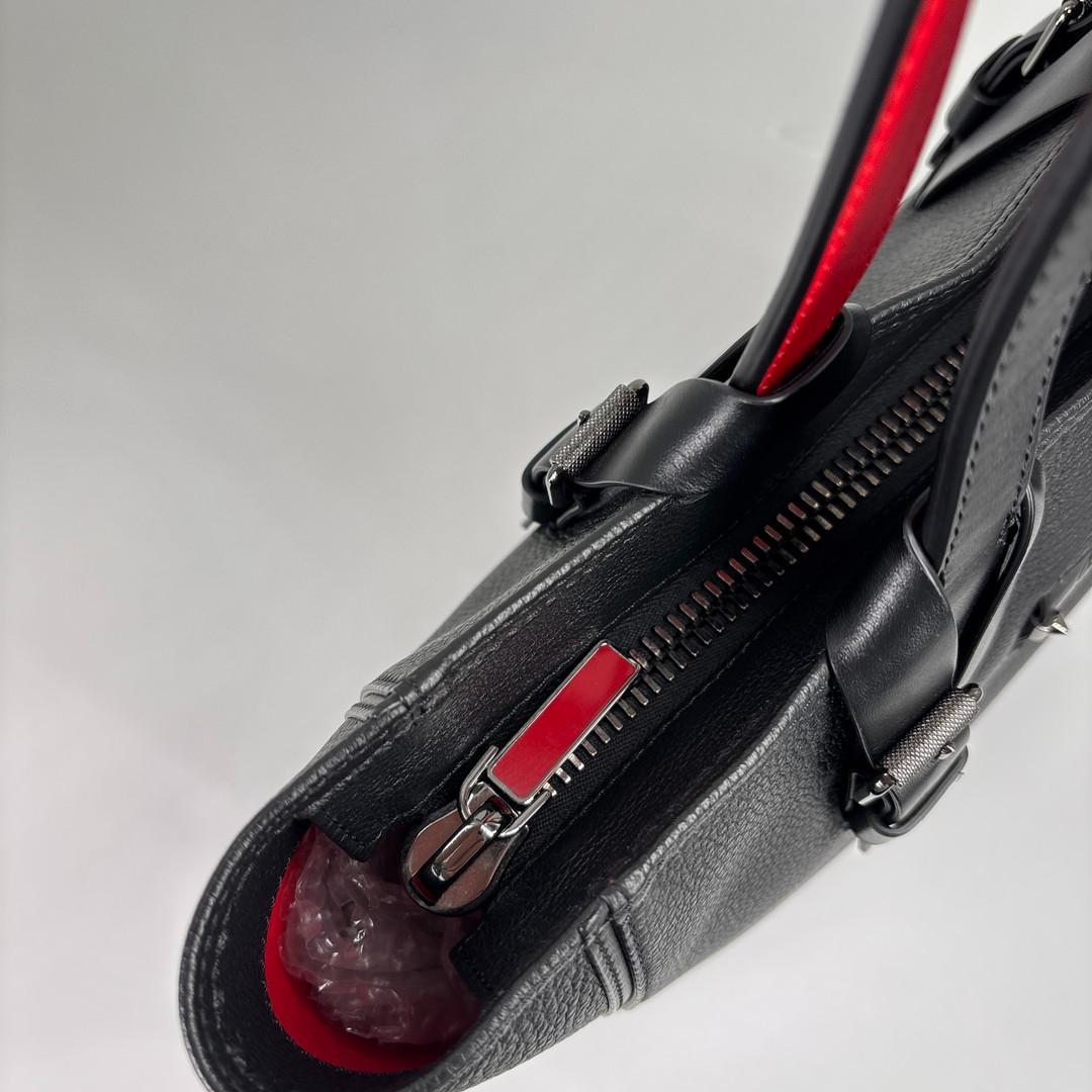 未使用 クリスチャン ルブタン カバイカー トートバッグ メンズ ブラック 黒